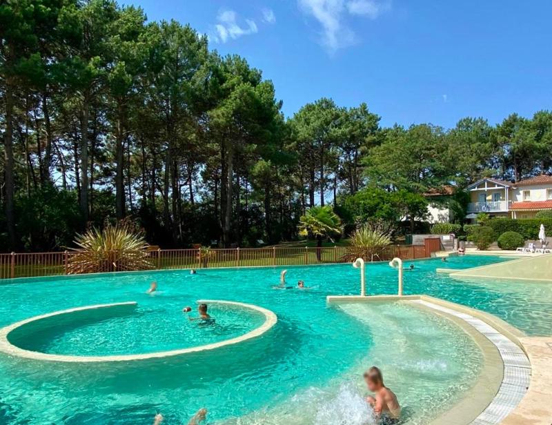 Appartement rénové et cosy dans résidence vacances *** Images
