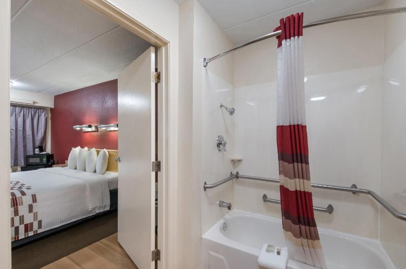  Deluxe King Room Disability Access Smoke Free image 2