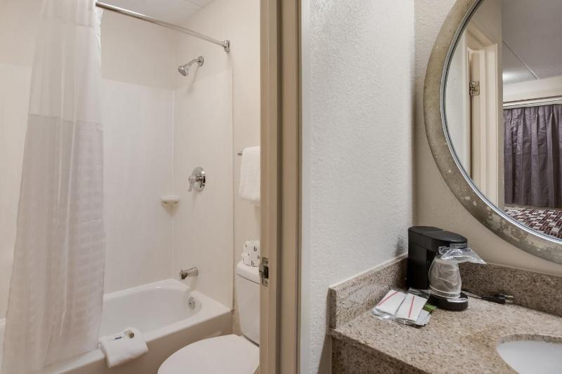 Double Room with Two Double Beds Smoke Free image 2