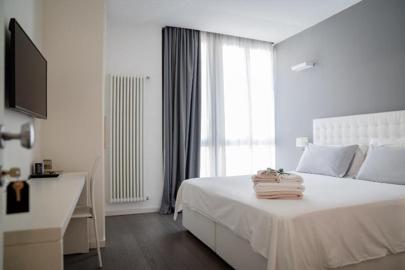 Double or Twin Room image 2