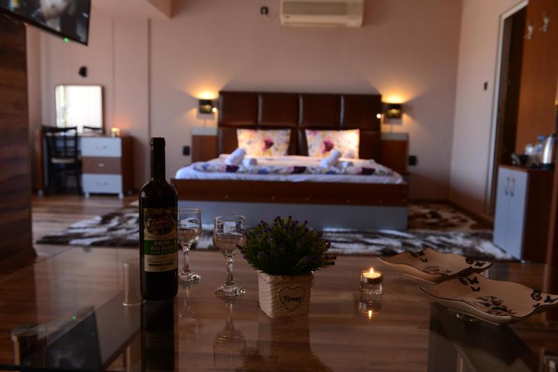 Deluxe Suite image 1