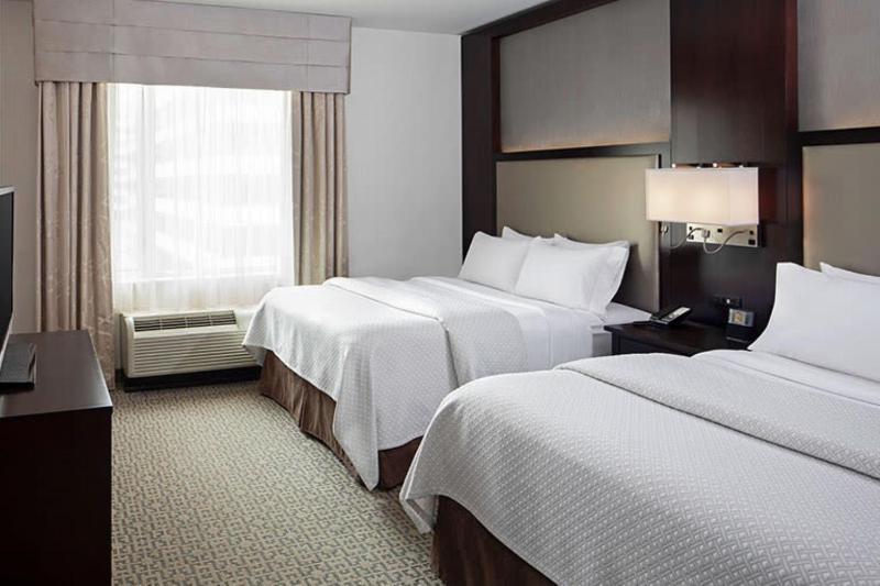 Queen Suite with Two Queen Beds - Disability Access/Non-Smoking image 4