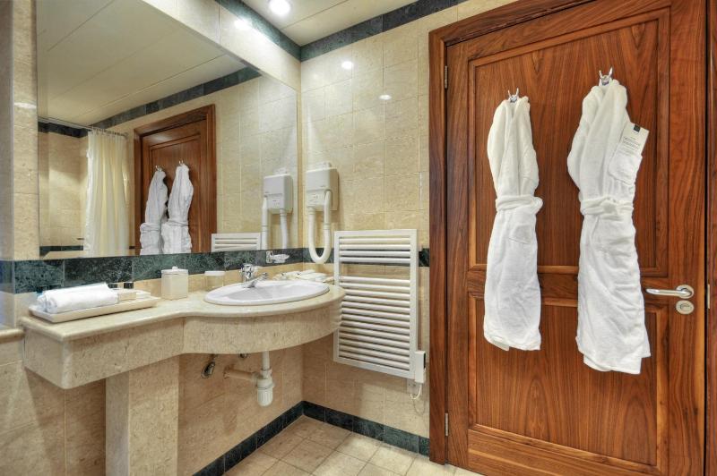 Superior Suite image 2