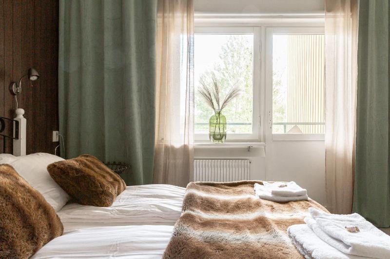 Double or Twin Room with Balcony image 4