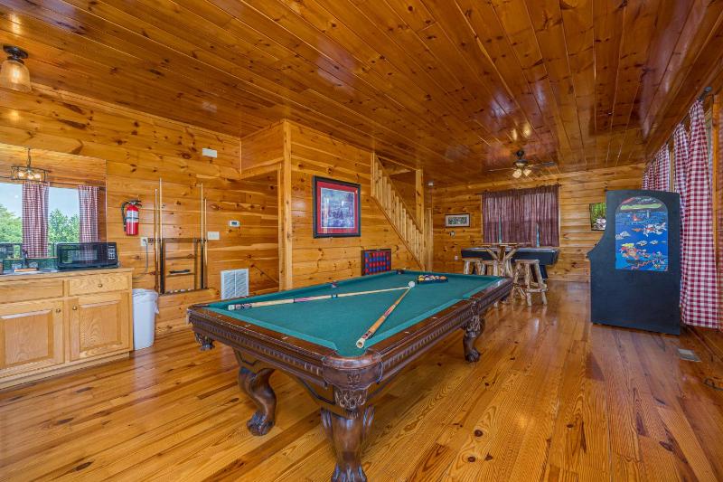 Luxurious 6BR Smoky Mountain cabin with stunning views game room fire pit and hot tub Wi-Fi - image 25