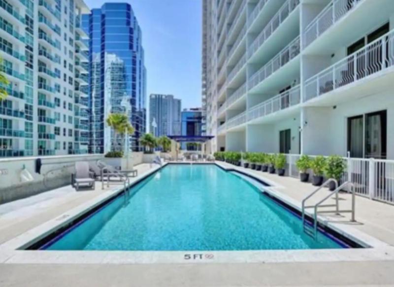 Modern Vacation Apartment in Miami - image 6