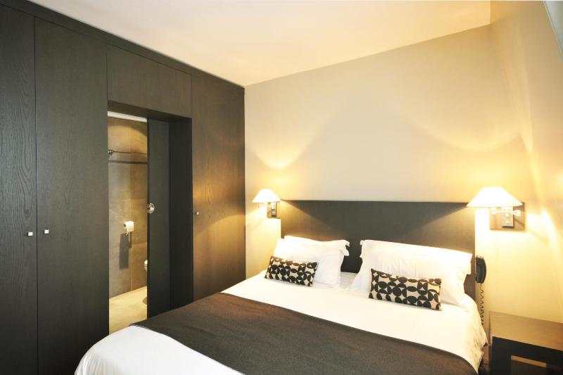 Deluxe Double Room image 4