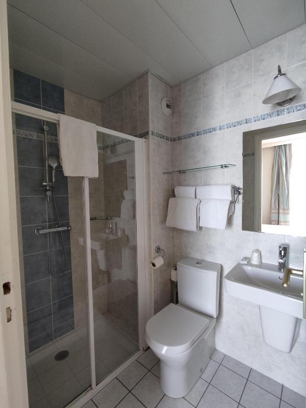 Twin Room image 2