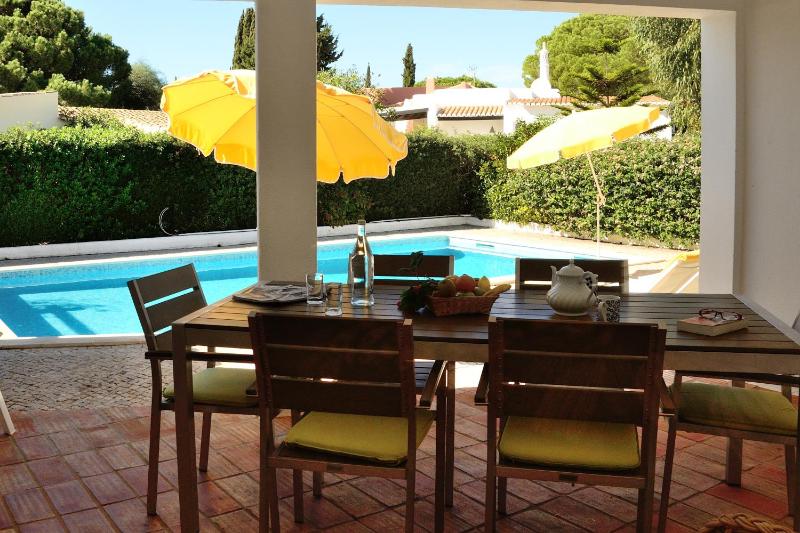Three-Bedroom House with Swimming Pool image 3