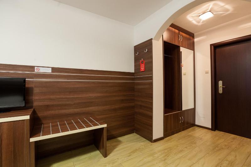 Queen Room image 4