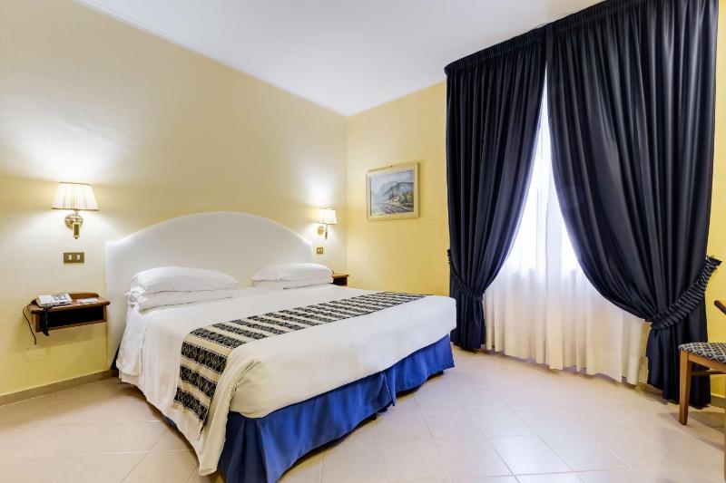 Economy Room image 4