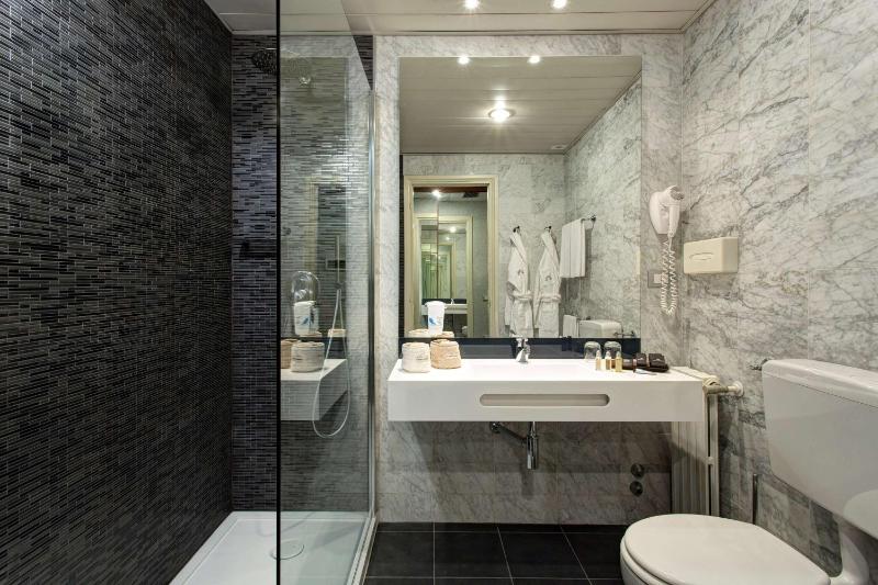 Executive Double Room with King Size Bed image 3