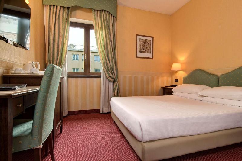 Classic Double Room image 3