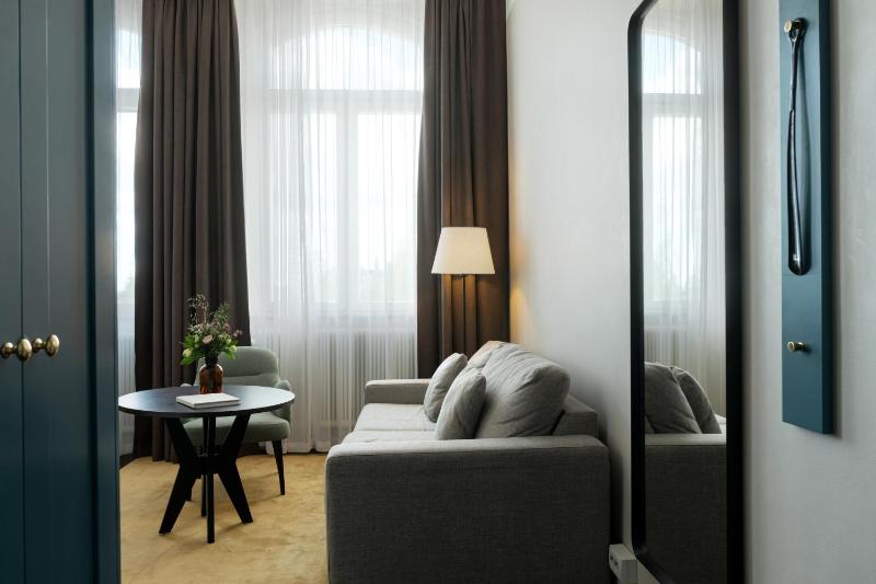 Deluxe Double Room image 2