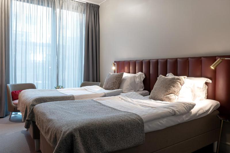 Standard Twin Room image 1