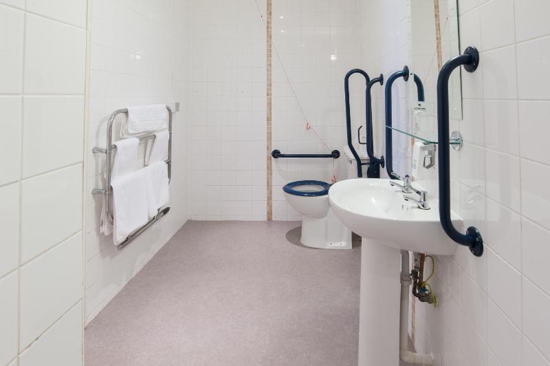 Twin Room - Disability Access image 3