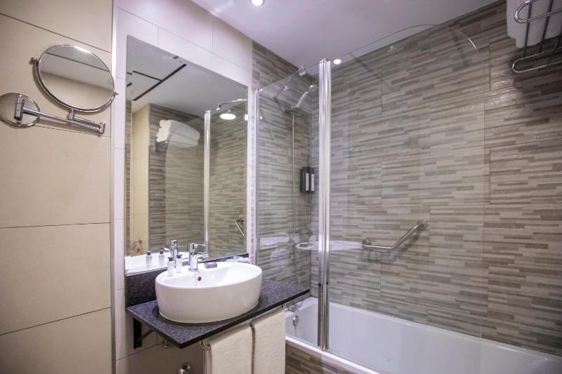 Family Room (2 Adults + 2 Children) image 2