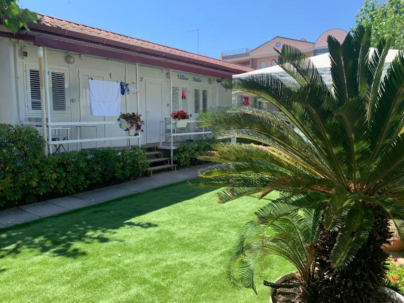 Triple Room with Terrace image 1