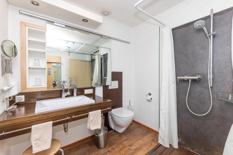 Double Room image 3