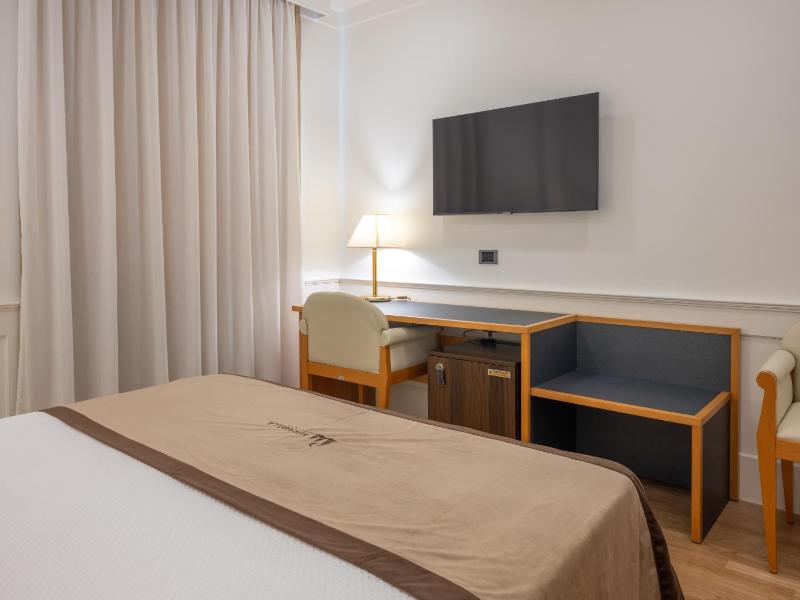 Standard Double Room image 4