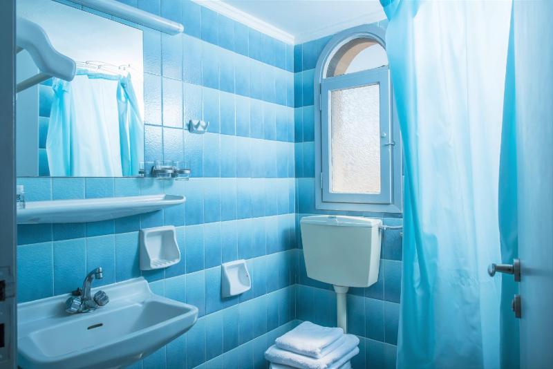 Deluxe Double or Twin Room with Sea View image 2