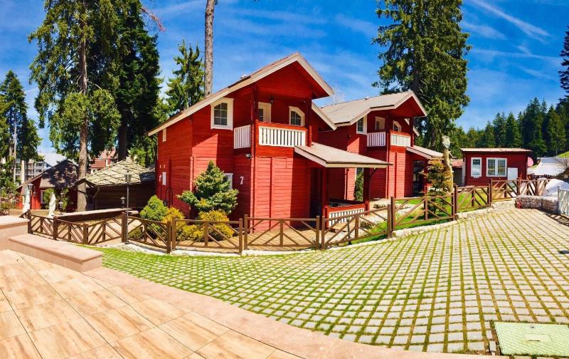 Superior Chalet image 1