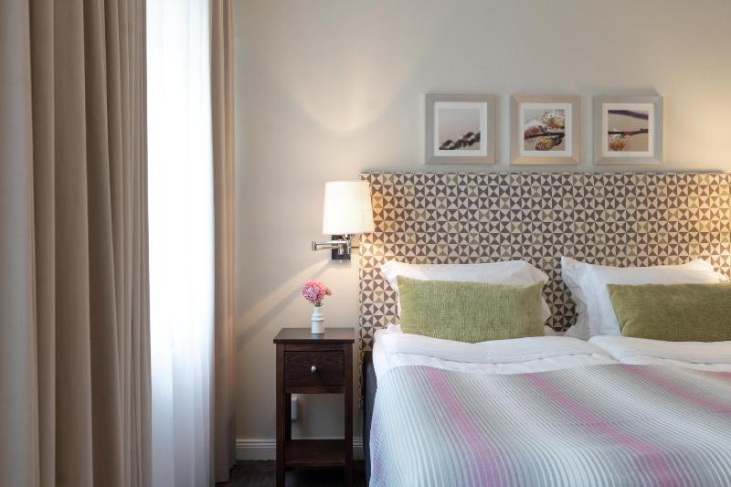 Standard Double Room image 3