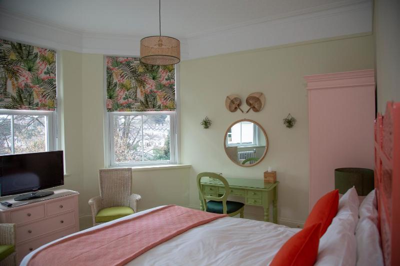 Carlton Court - image 35