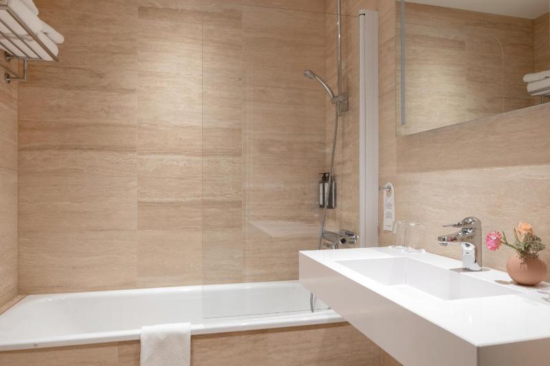 Superior Double Room without Window image 2