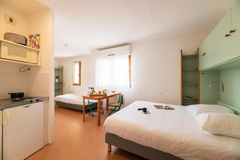 Standard Triple Studio image 4