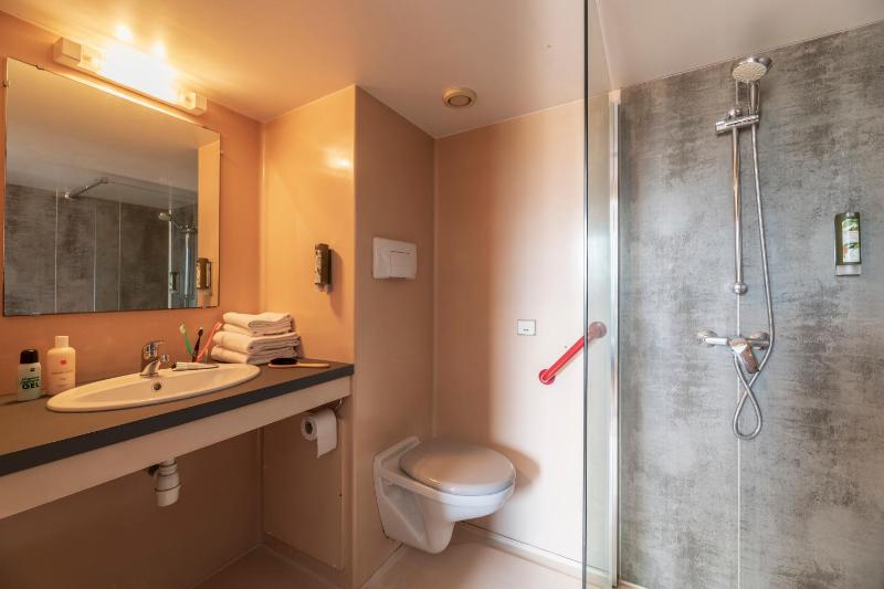 Standard Triple Studio image 3