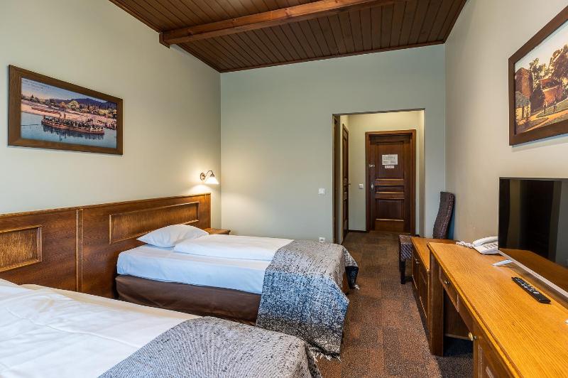 Double or Twin Room image 3