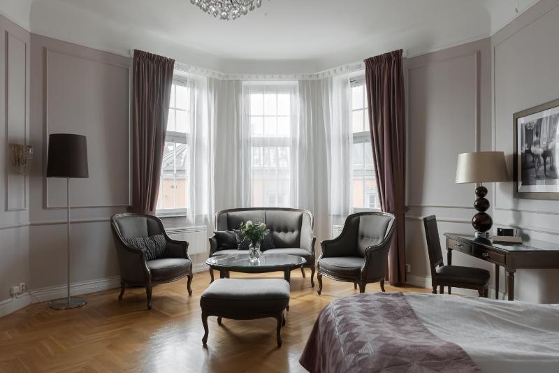 Deluxe Double or Twin Room image 2