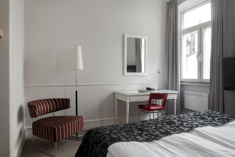 Classic Double or Twin Room image 3