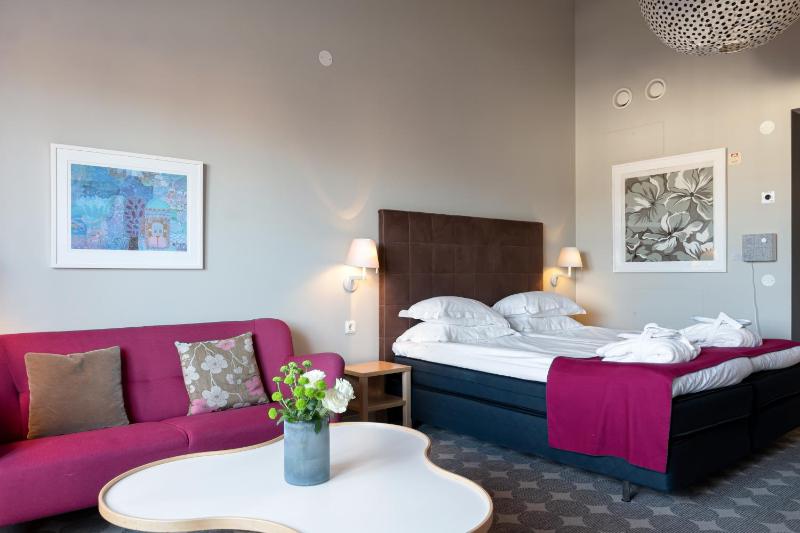 Junior Suite with City View image 4