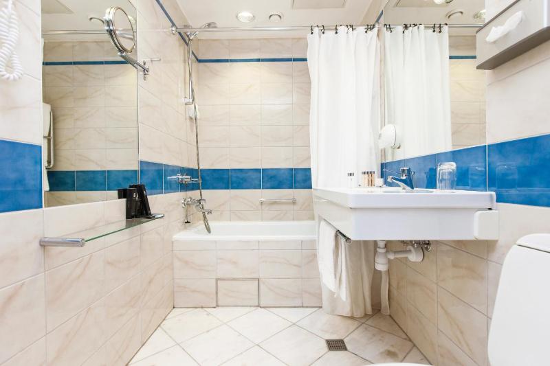 Junior Suite with City View image 3