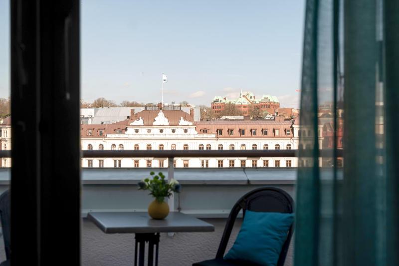 Junior Suite with City View image 2