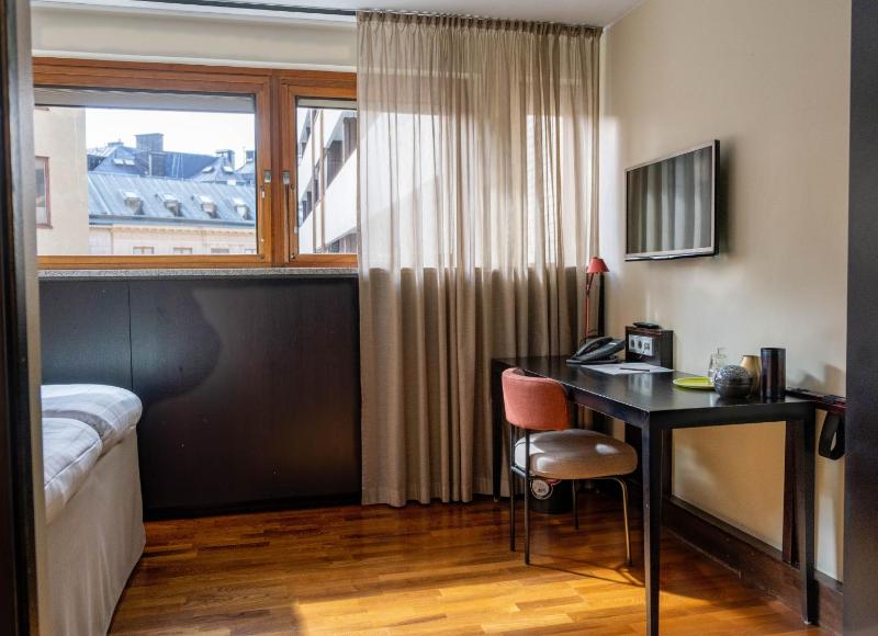 Economy Double Room image 3