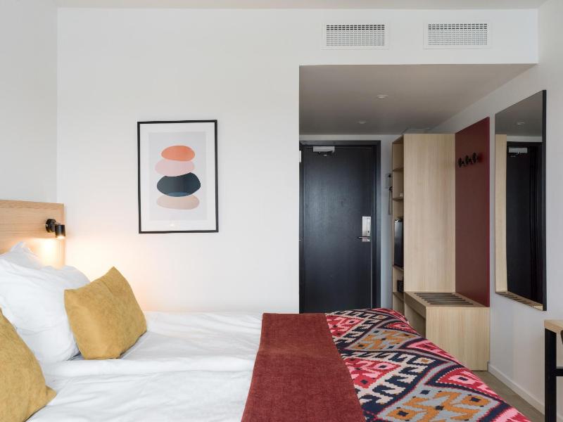Standard Double Room image 3