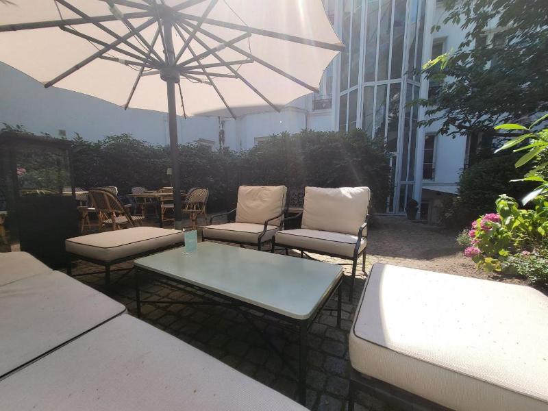 Double Room with Balcony image 4
