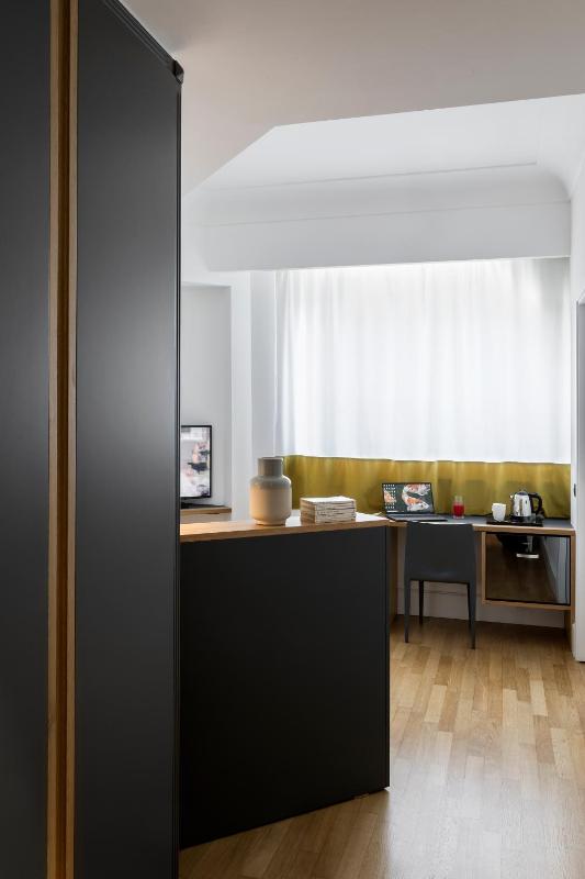 Classic Single Room with French Bed image 3