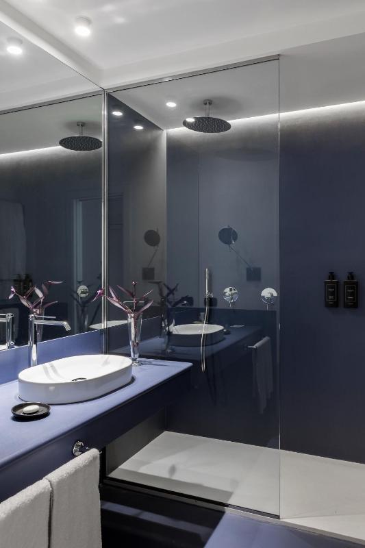 Classic Double or Twin Room image 3