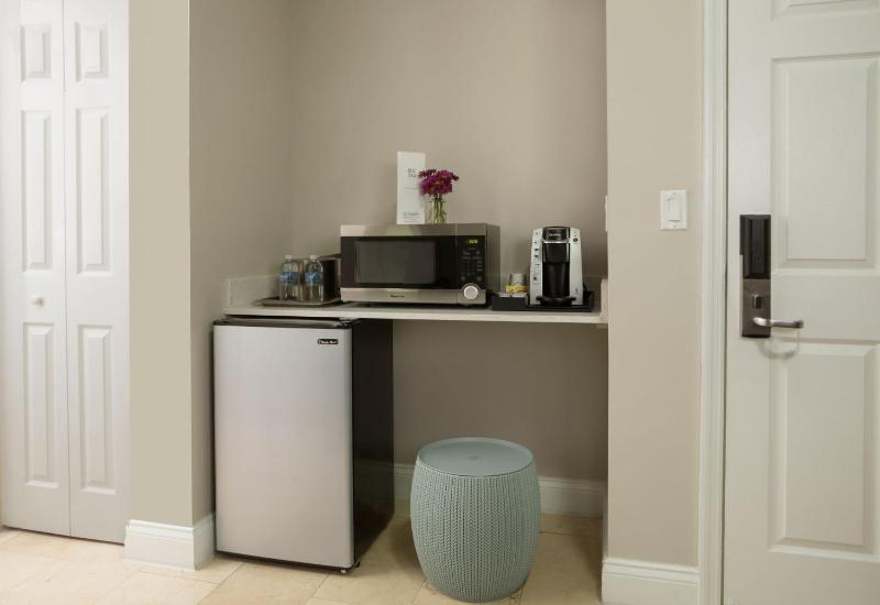 Standard King Suite image 2