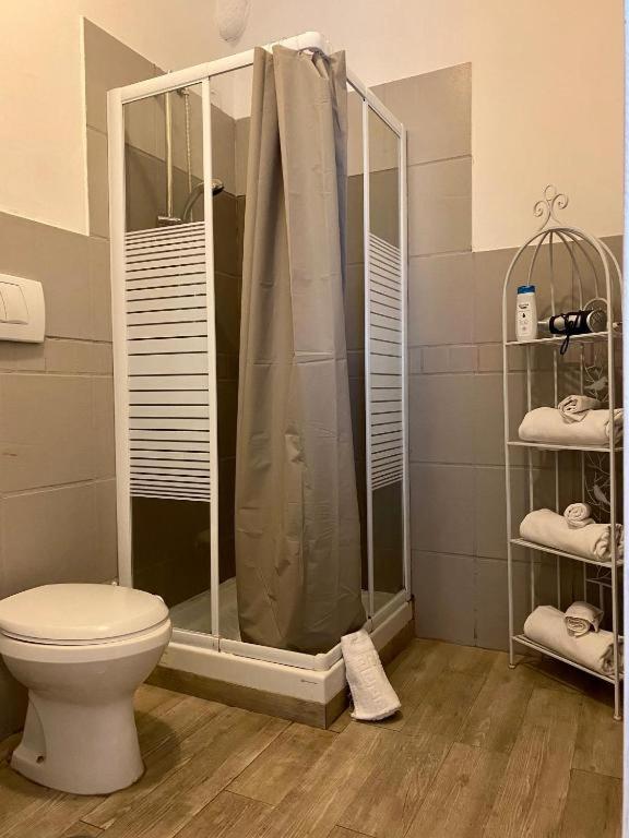 Standard Double Room image 4