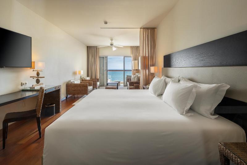 Junior Double or Twin Suite with Frontal Sea View - Mid Floor image 1
