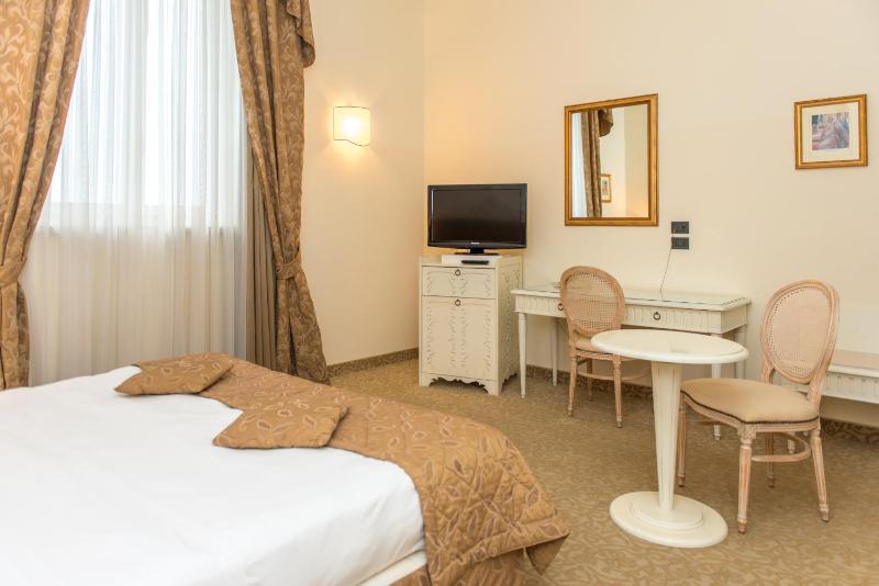 Superior Double or Twin Room with Garden View image 1