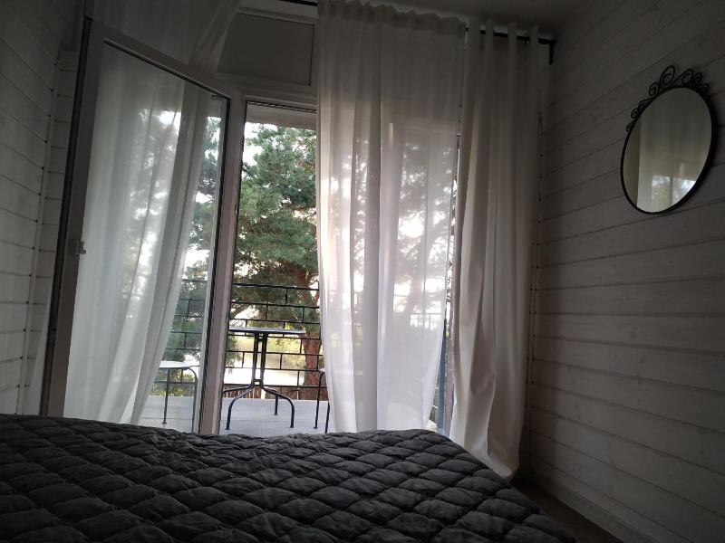 Apartment with Lake View image 4