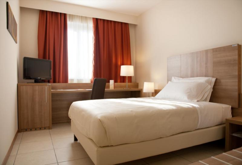 Double Room with Small Double Bed image 4