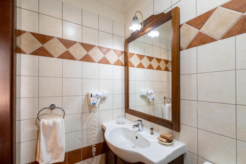 Budget Single Room image 4