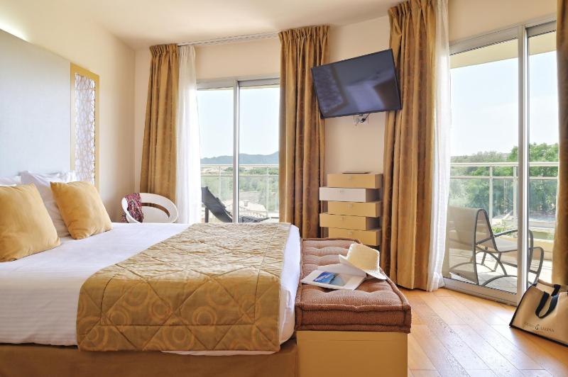 Parent Suite (2 Adults + 3 Children) image 3